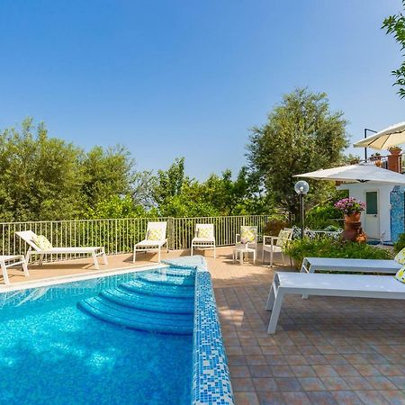 Villa Sorrento Flats Bagian luar foto