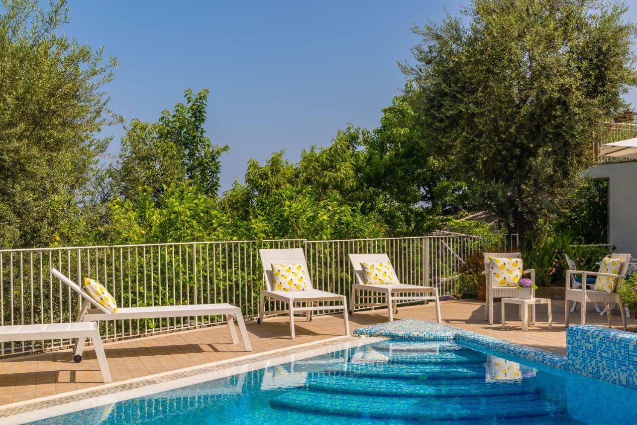 Villa Sorrento Flats Bagian luar foto