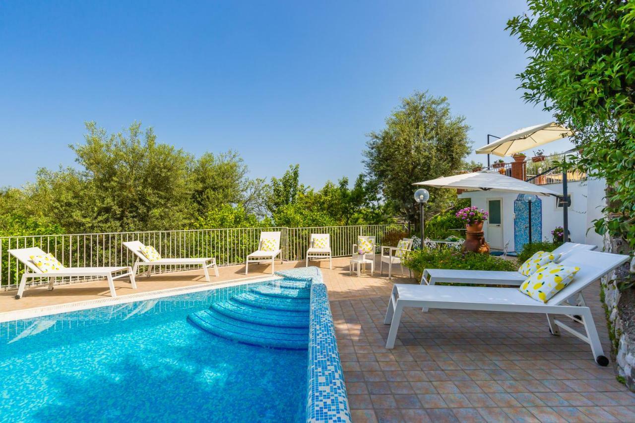 Villa Sorrento Flats Bagian luar foto