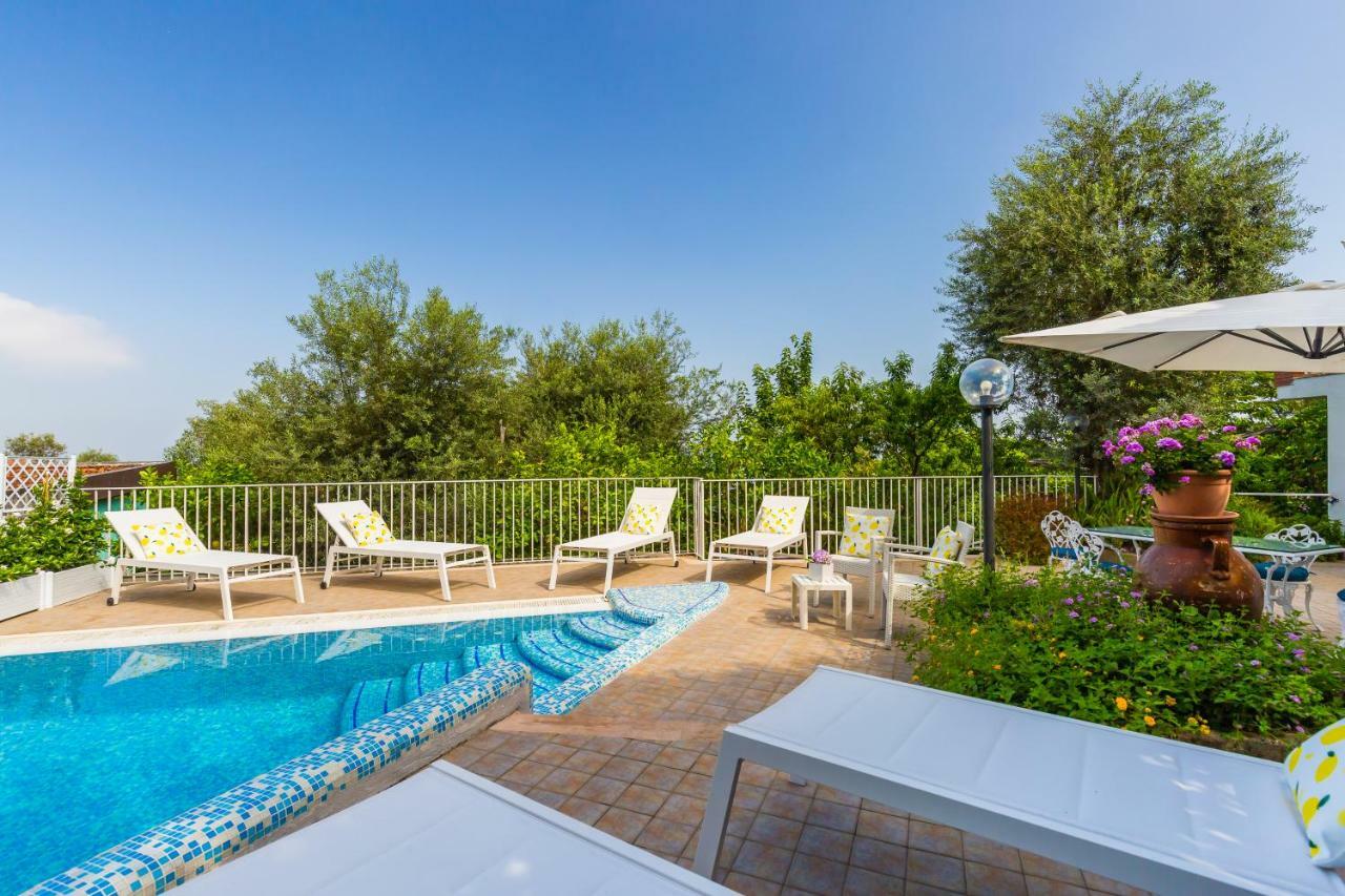 Villa Sorrento Flats Bagian luar foto