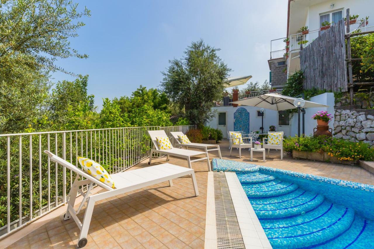 Villa Sorrento Flats Bagian luar foto
