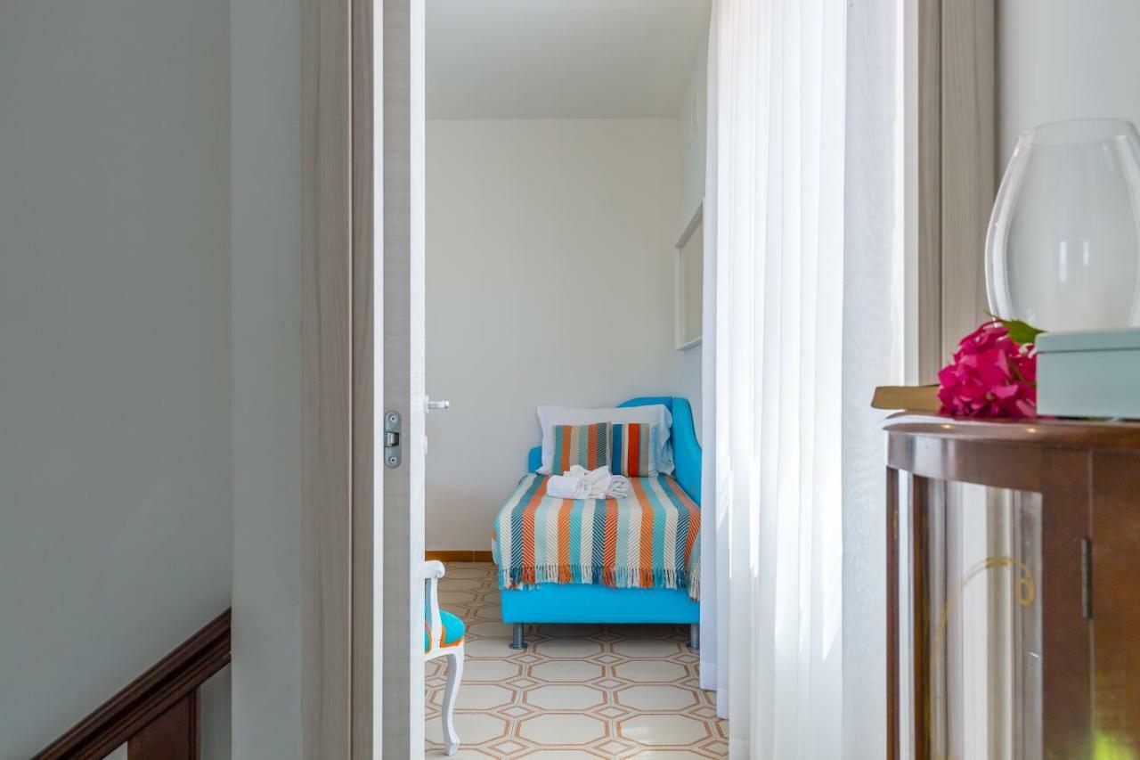 Villa Sorrento Flats Bagian luar foto