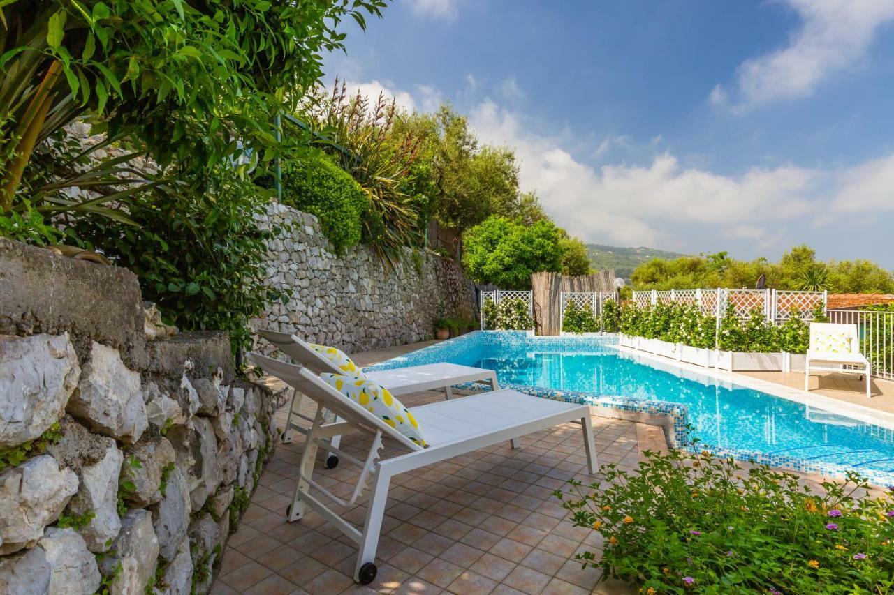 Villa Sorrento Flats Bagian luar foto