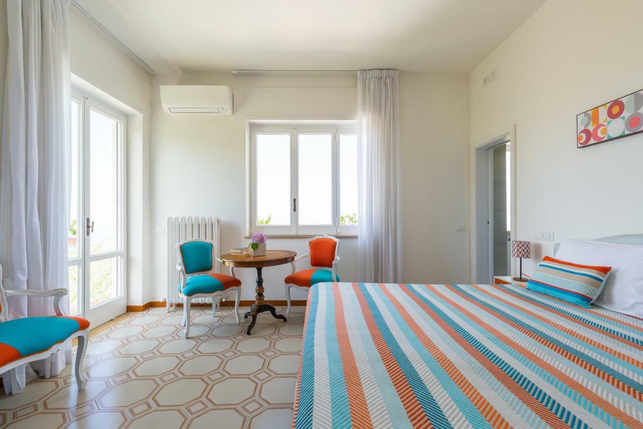 Villa Sorrento Flats Bagian luar foto