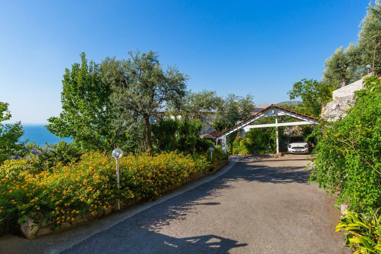 Villa Sorrento Flats Bagian luar foto