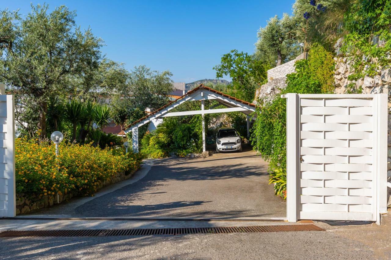 Villa Sorrento Flats Bagian luar foto